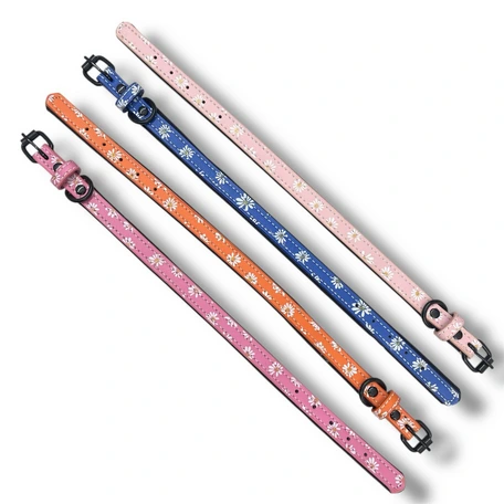 COLLAR SEMI CUERO CON FLORES MARGARITAS